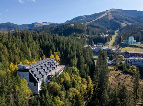 Hotel Ostredok Jasná - Ostredok exterier jesen 2024 0008