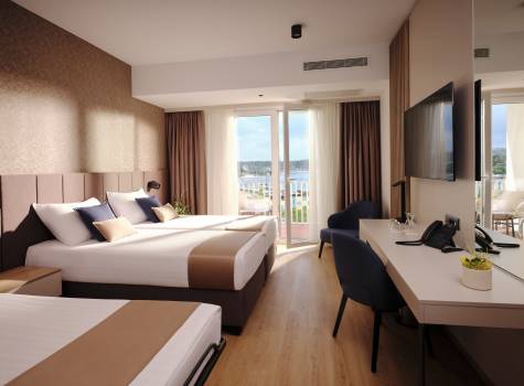 Hotel Riviera - HotelRiviera_family room_seaview 3