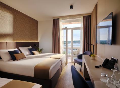 Hotel Riviera - HotelRiviera_family_room_seaview