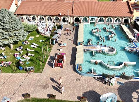 Thermal Varga hotels & apartments *** Veľký Meder - Termálne kúpalisko polokrytý bazén_7649331470029559613_n